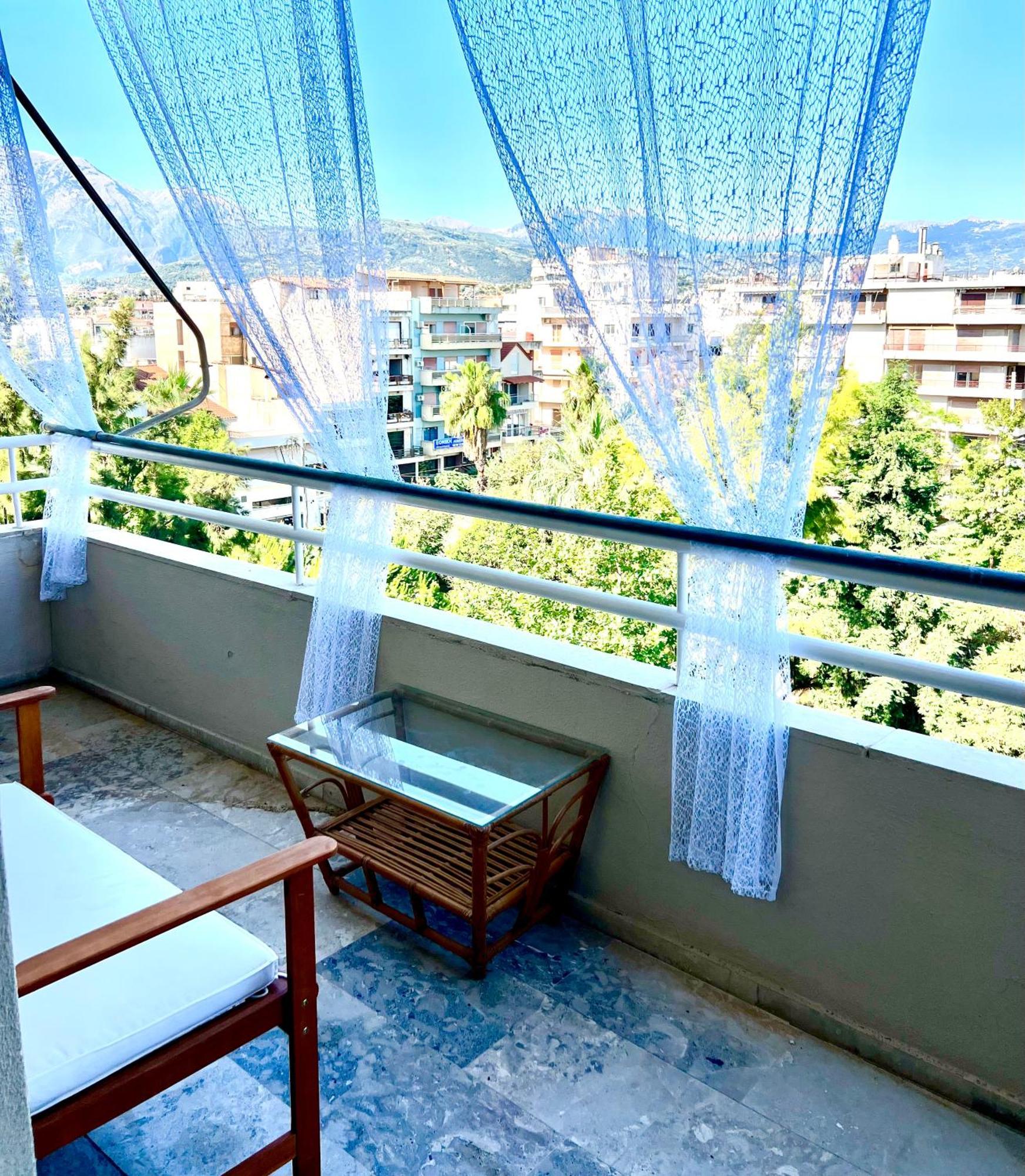 Seaview Penthouse On The Square Apartment Aígion Ngoại thất bức ảnh